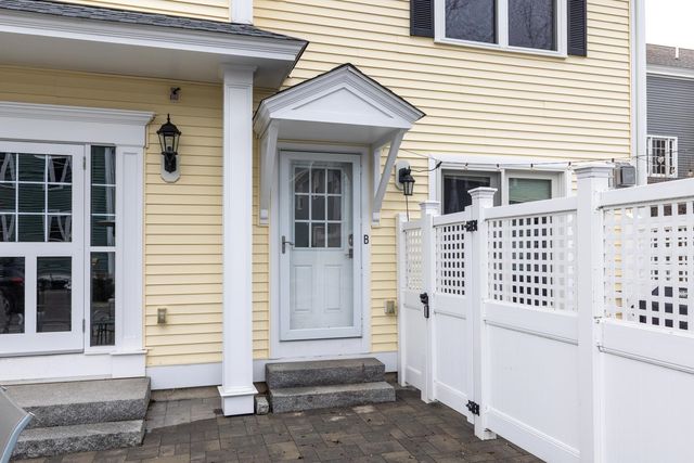 43 Cornwall St Apt B, Portsmouth, NH 03801