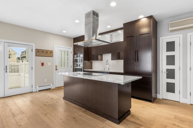 43 Cornwall St Apt B, Portsmouth, NH 03801