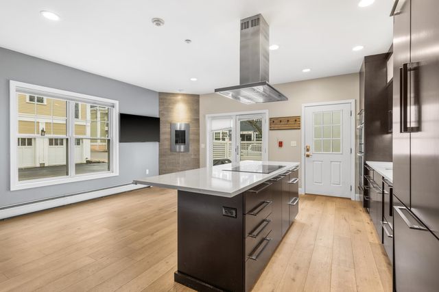 43 Cornwall St Apt B, Portsmouth, NH 03801