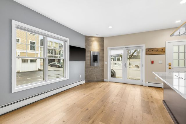 43 Cornwall St Apt B, Portsmouth, NH 03801