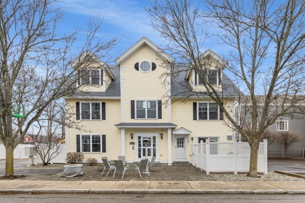 43 Cornwall St Apt B, Portsmouth, NH 03801