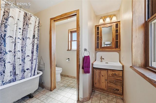 556 Circle Drive, Florissant, CO 80816