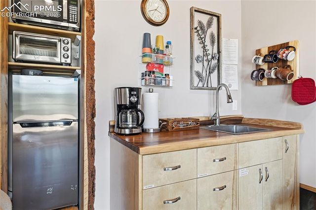 556 Circle Drive, Florissant, CO 80816