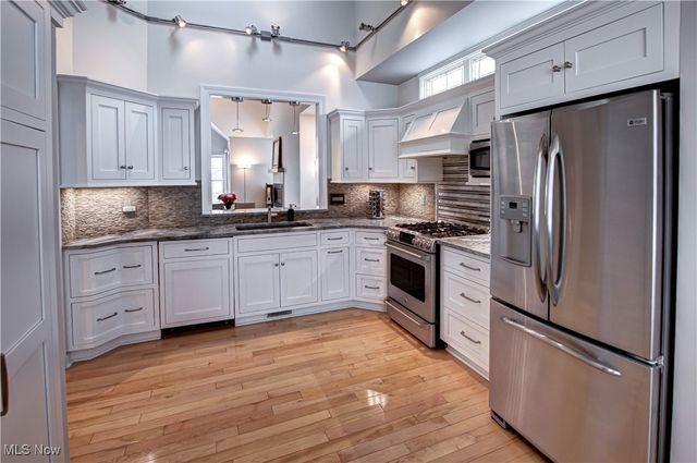 4 River Pointe, Rocky River, OH 44116