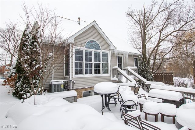 4 River Pointe, Rocky River, OH 44116