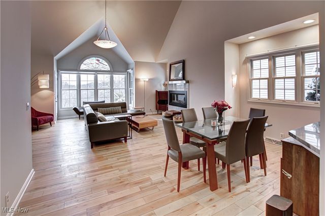 4 River Pointe, Rocky River, OH 44116