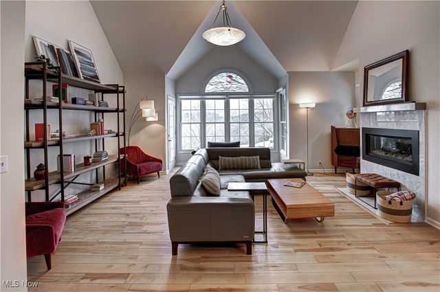 4 River Pointe, Rocky River, OH 44116