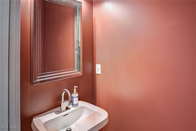 4 River Pointe, Rocky River, OH 44116