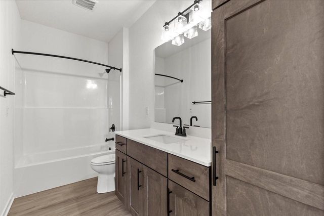 804 Viewpoint AVENUE, Waukesha, WI 53188