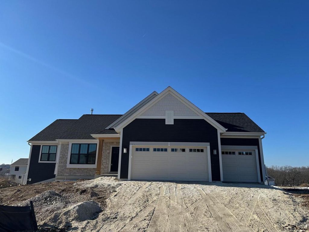 804 Viewpoint AVENUE, Waukesha, WI 53188
