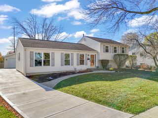 1231 Tyburn Drive, Schaumburg, IL 60194