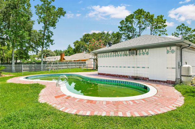 201 Amber Lane, League City, TX 77573