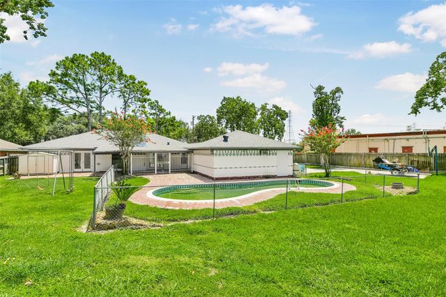 201 Amber Lane, League City, TX 77573