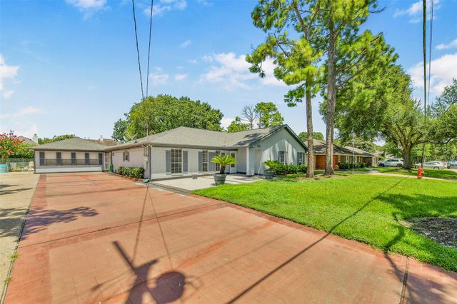 201 Amber Lane, League City, TX 77573