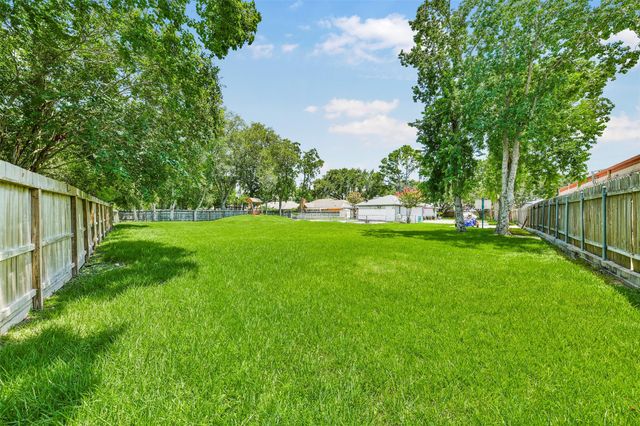 201 Amber Lane, League City, TX 77573