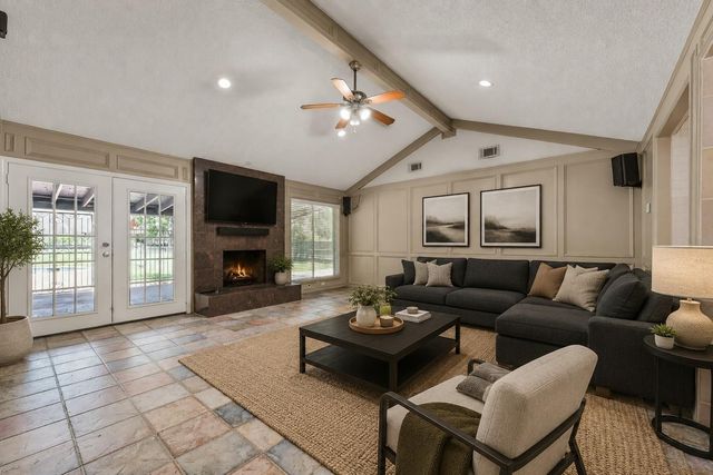 201 Amber Lane, League City, TX 77573