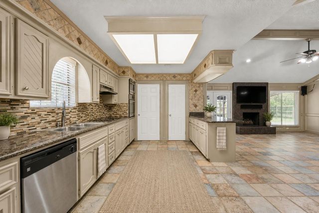 201 Amber Lane, League City, TX 77573