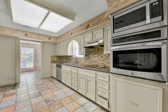 201 Amber Lane, League City, TX 77573