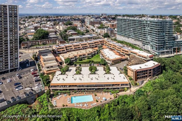 300 Gorge Road 58, Cliffside Park, NJ 07010