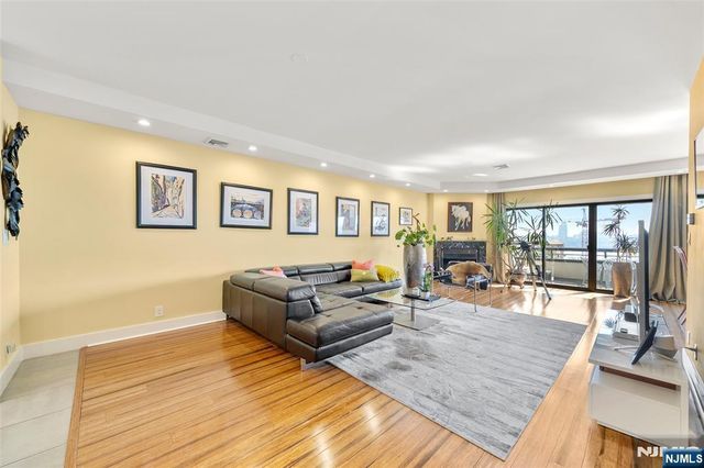 300 Gorge Road 58, Cliffside Park, NJ 07010