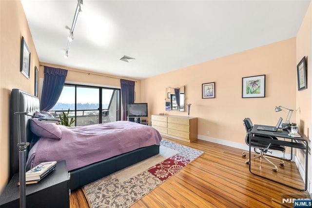 300 Gorge Road 58, Cliffside Park, NJ 07010