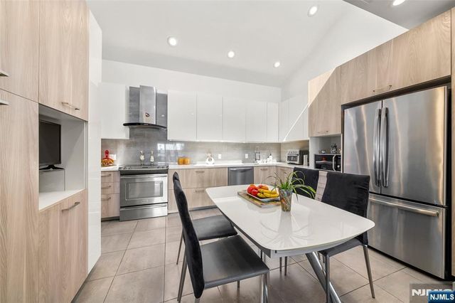 300 Gorge Road 58, Cliffside Park, NJ 07010