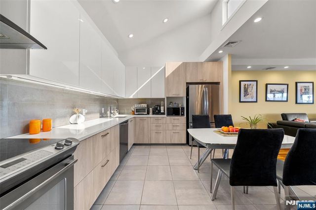 300 Gorge Road 58, Cliffside Park, NJ 07010