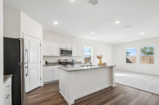1305 Morris LOOP, San Marcos, TX 78666