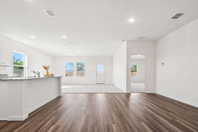 1305 Morris LOOP, San Marcos, TX 78666