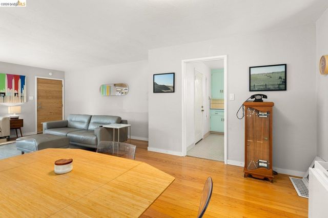 7542 Valentine St, Oakland, CA 94605