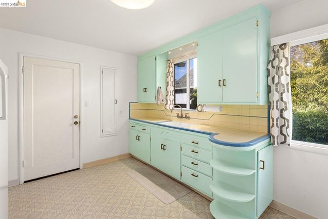 7542 Valentine St, Oakland, CA 94605