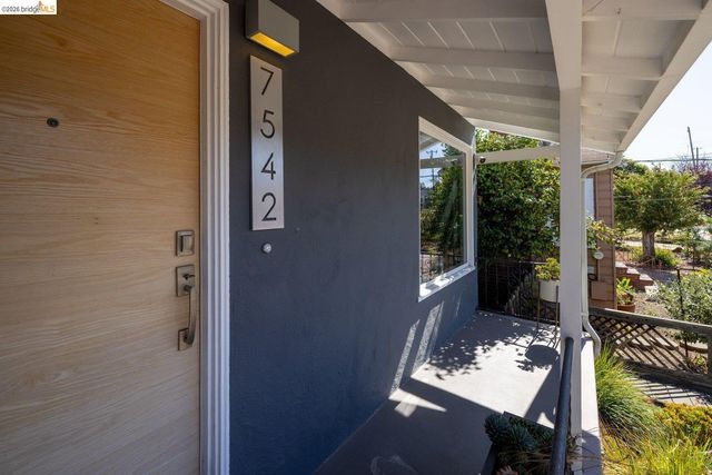 7542 Valentine St, Oakland, CA 94605