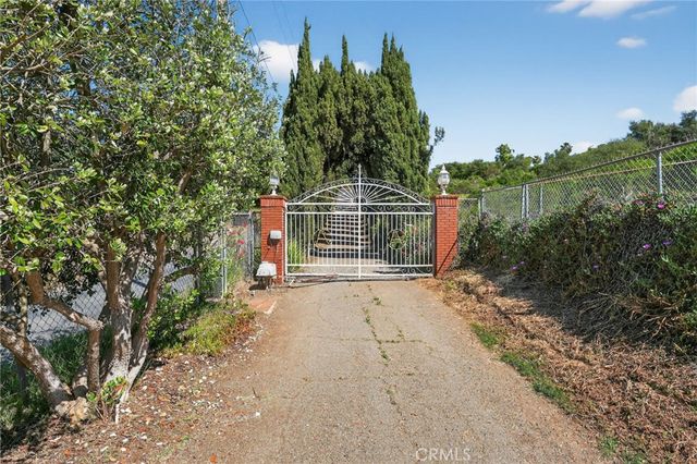 10085 W Lilac, Escondido, CA 92026