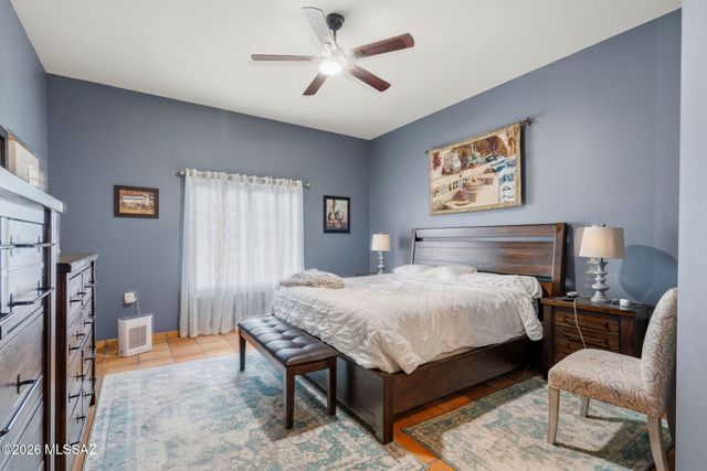 612 W Greenview Place, Green Valley, AZ 85614