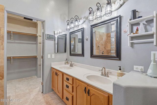 612 W Greenview Place, Green Valley, AZ 85614