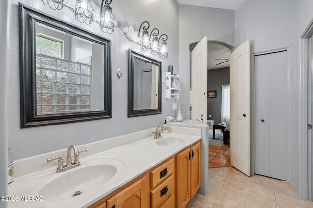 612 W Greenview Place, Green Valley, AZ 85614