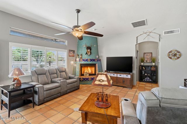 612 W Greenview Place, Green Valley, AZ 85614