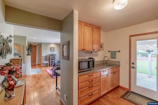 2866 Talbot Rd S, Jefferson, OR 97352