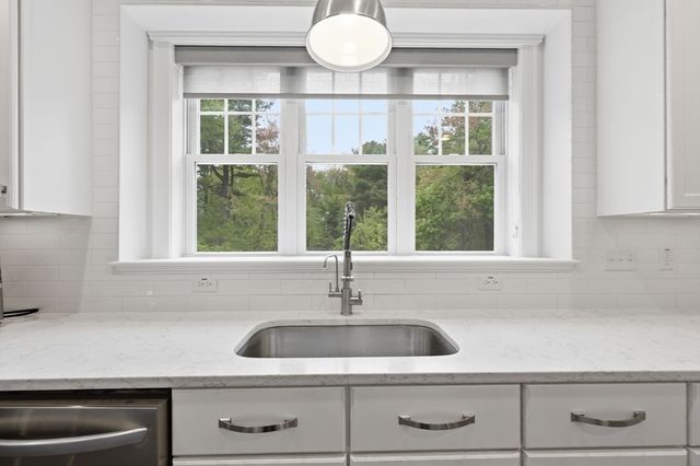 39 Summit Pointe Drive, Holliston, MA 01746