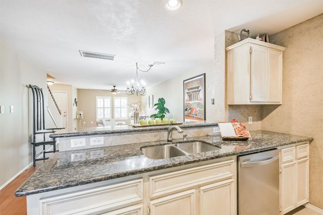 718 Redwing Place Drive, Houston, TX 77009