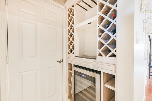 718 Redwing Place Drive, Houston, TX 77009