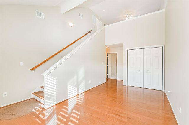 718 Redwing Place Drive, Houston, TX 77009