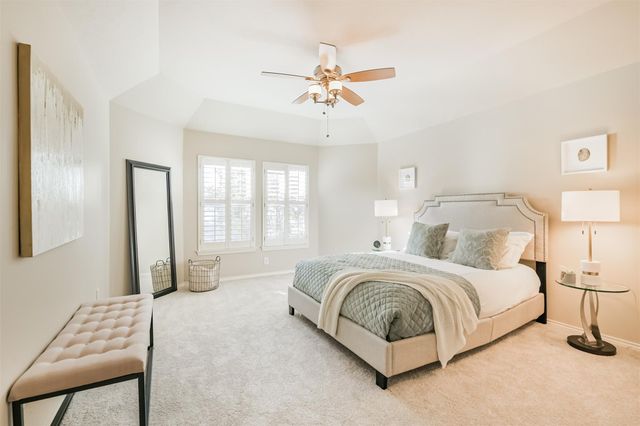 718 Redwing Place Drive, Houston, TX 77009