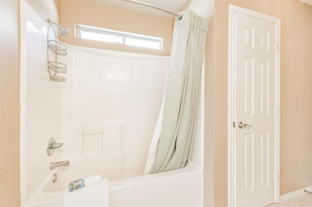 718 Redwing Place Drive, Houston, TX 77009