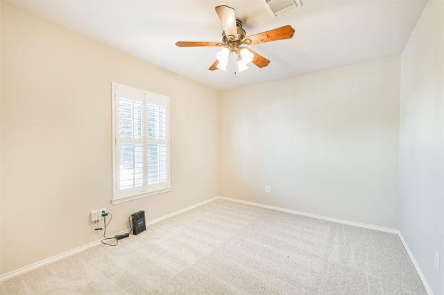 718 Redwing Place Drive, Houston, TX 77009