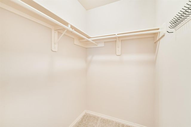 718 Redwing Place Drive, Houston, TX 77009