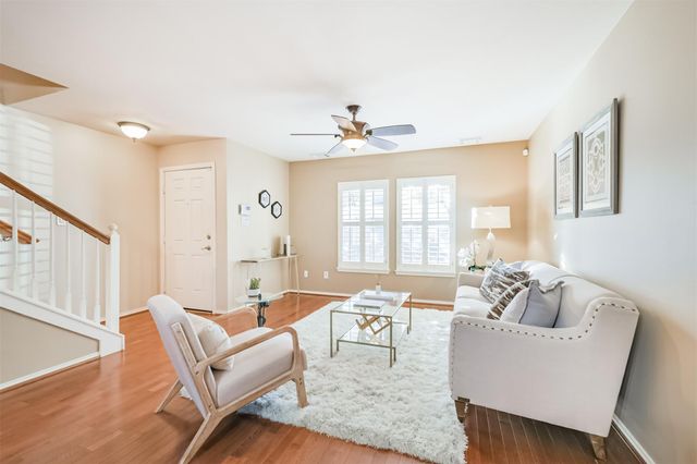 718 Redwing Place Drive, Houston, TX 77009