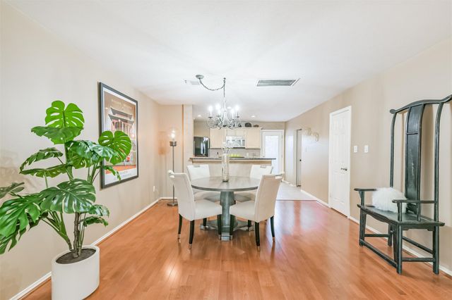 718 Redwing Place Drive, Houston, TX 77009