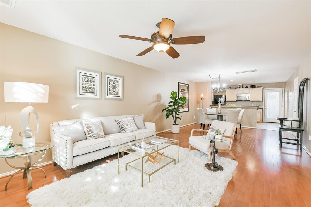 718 Redwing Place Drive, Houston, TX 77009