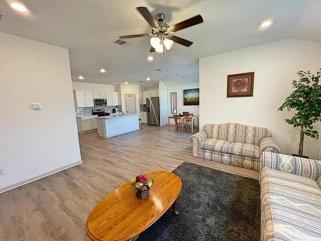 116 Sweetwater Creek LN, Hutto, TX 78634